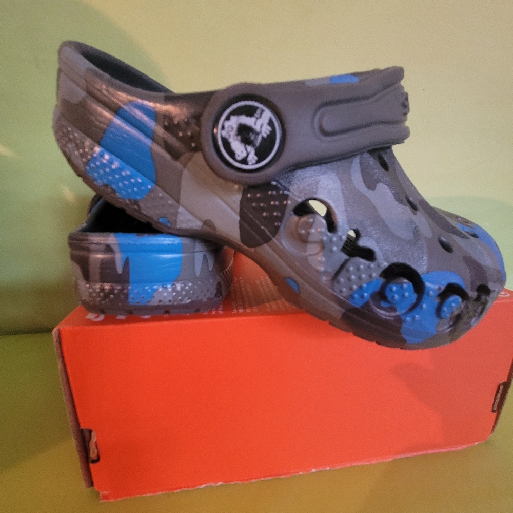Crocs size 9 toddler Blue camo